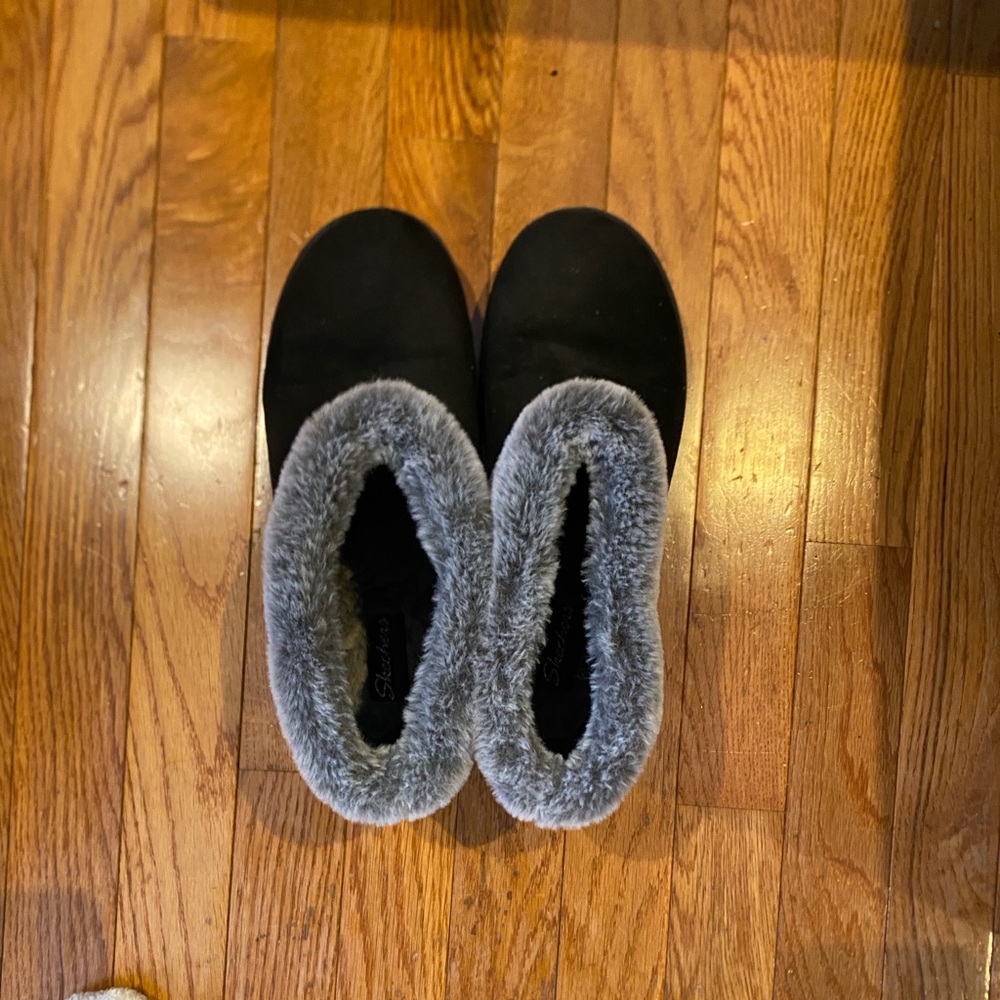 Skechers Black Ankle Boots w/Gray Extremely Soft Fur & Fur on Bottom SN167627